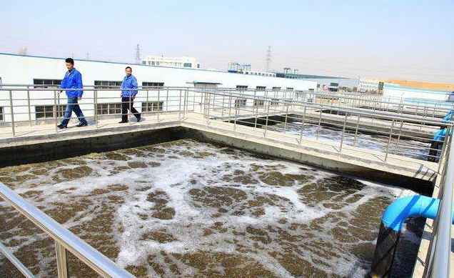 （圖：造紙污水起泡池）