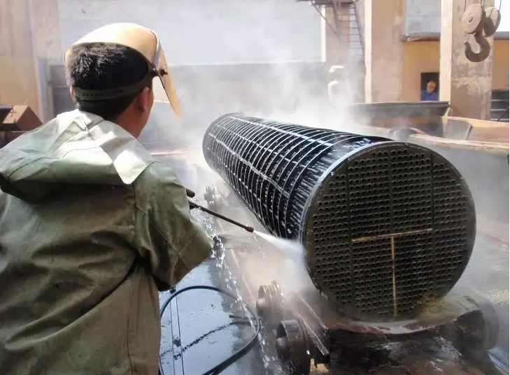 （圖：工業(yè)清洗泡沫現(xiàn)場(chǎng)）