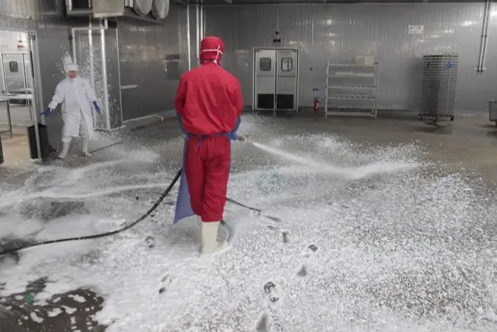 （圖：工業(yè)清洗泡沫現(xiàn)場）
