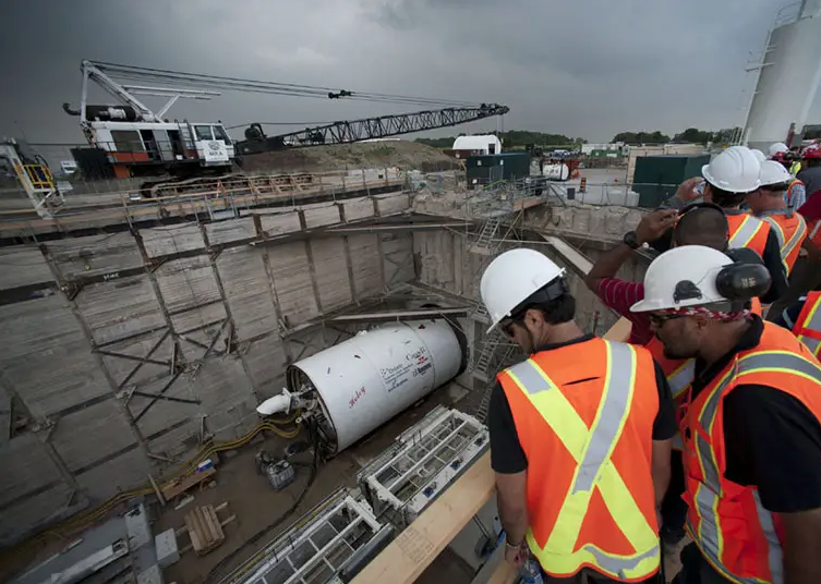 （圖：盾構(gòu)工程施工）